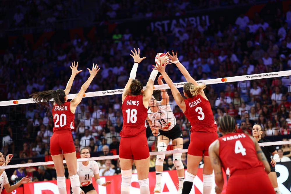 A Milli Kadın Voleybol Takımı 3'te 3 yaptı 7