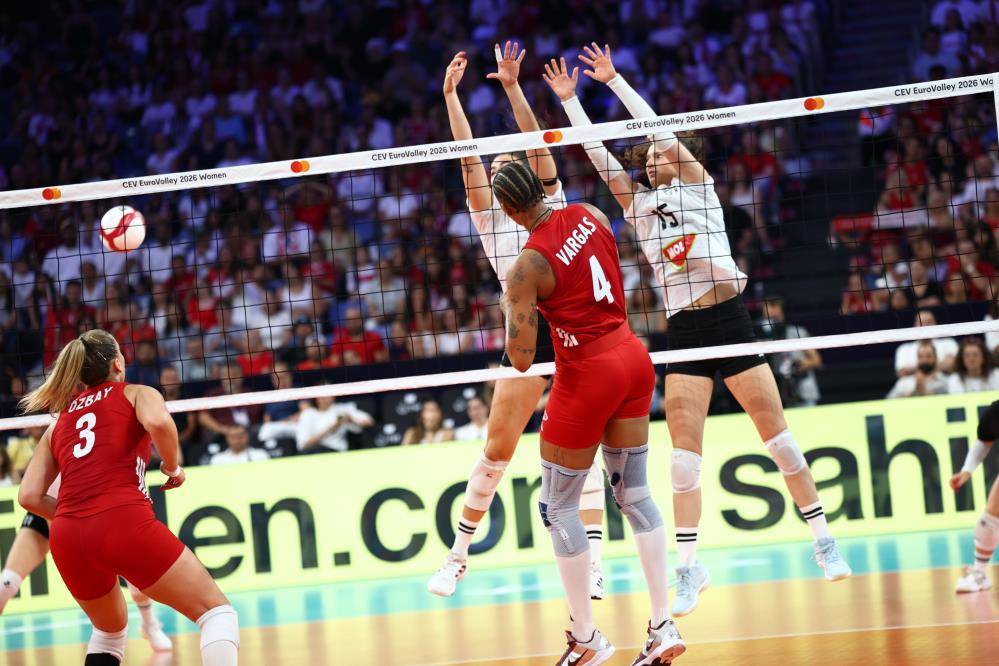 A Milli Kadın Voleybol Takımı 3'te 3 yaptı 2