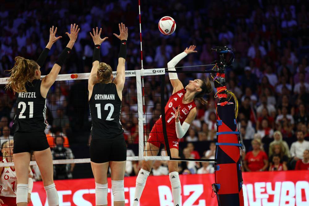 A Milli Kadın Voleybol Takımı Almanya'ya kök söktürdü 15