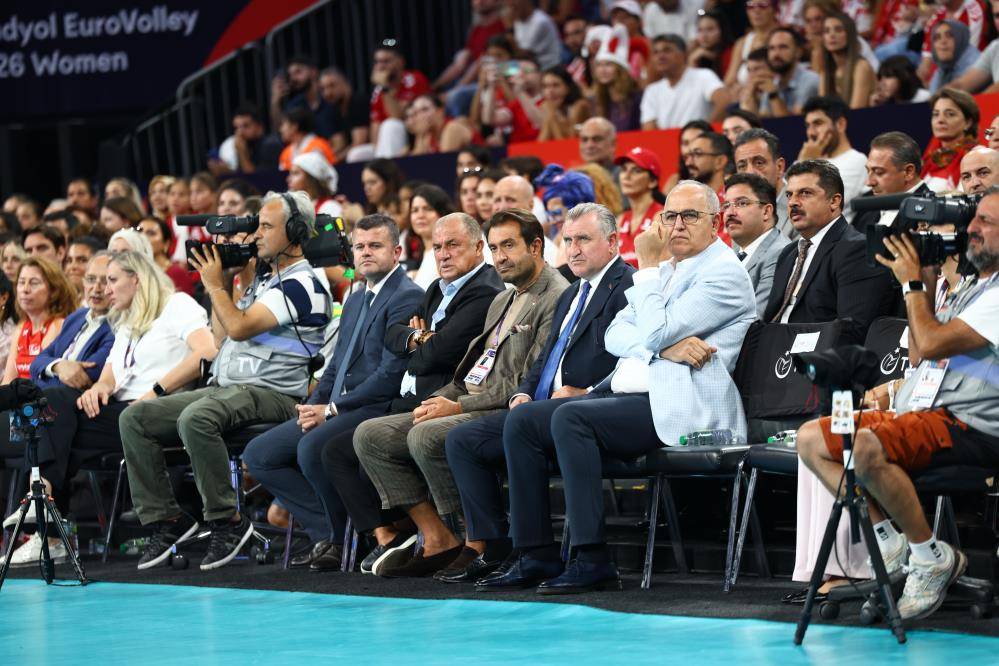 A Milli Kadın Voleybol Takımı Almanya'ya kök söktürdü 11