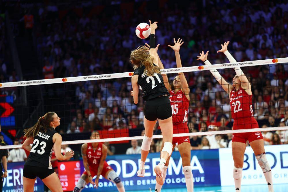 A Milli Kadın Voleybol Takımı Almanya'ya kök söktürdü 10