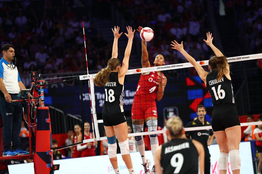 A Milli Kadın Voleybol Takımı Almanya'ya kök söktürdü 6