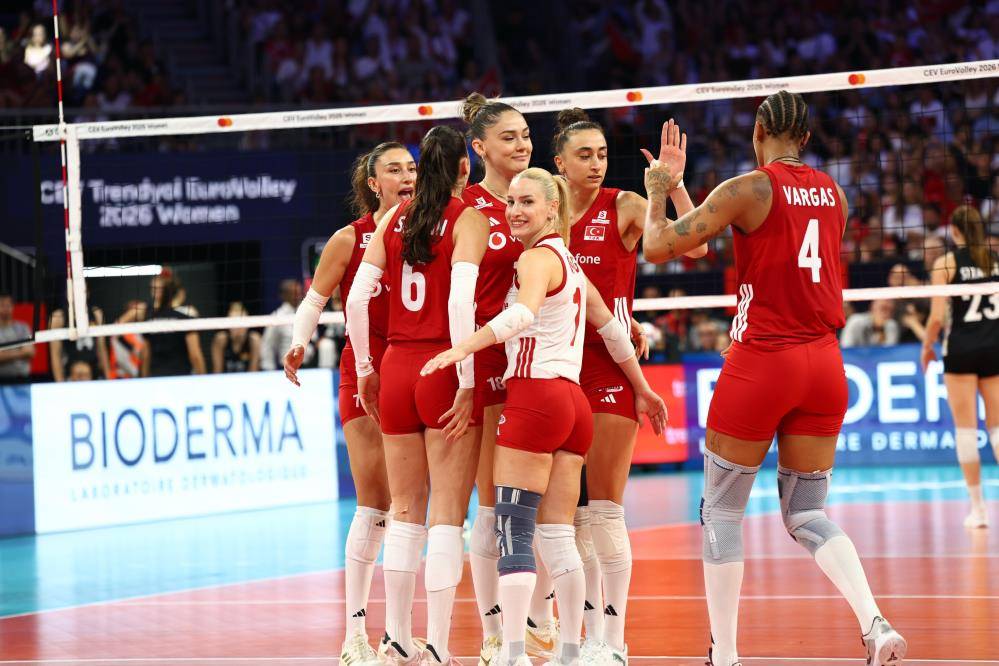 A Milli Kadın Voleybol Takımı Almanya'ya kök söktürdü 5