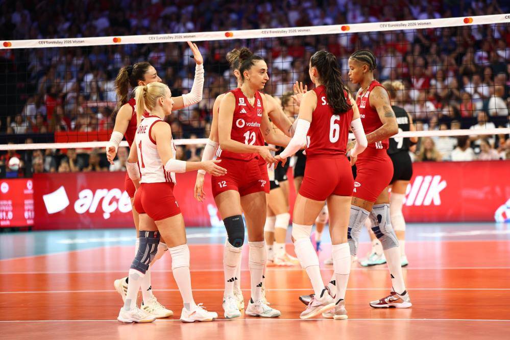 A Milli Kadın Voleybol Takımı Almanya'ya kök söktürdü 1