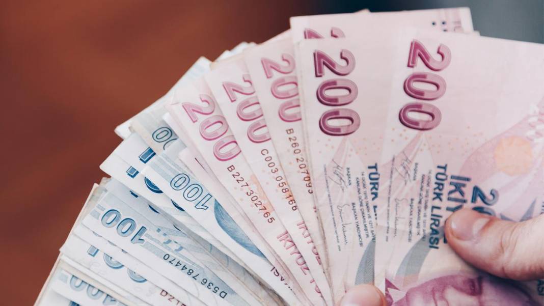 Emekli ve memura zam göründü! İşte en çok konuşulan rakamlar... 4