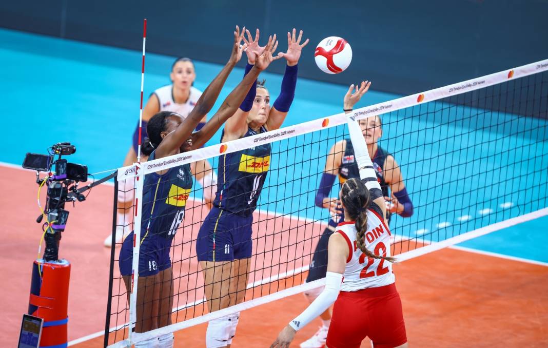 A Milli Kadın Voleybol Milli Takımı'ndan muhteşem galibiyet kareleri... 10