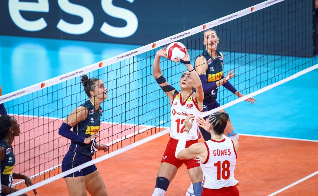 A Milli Kadın Voleybol Milli Takımı'ndan muhteşem galibiyet kareleri... 11