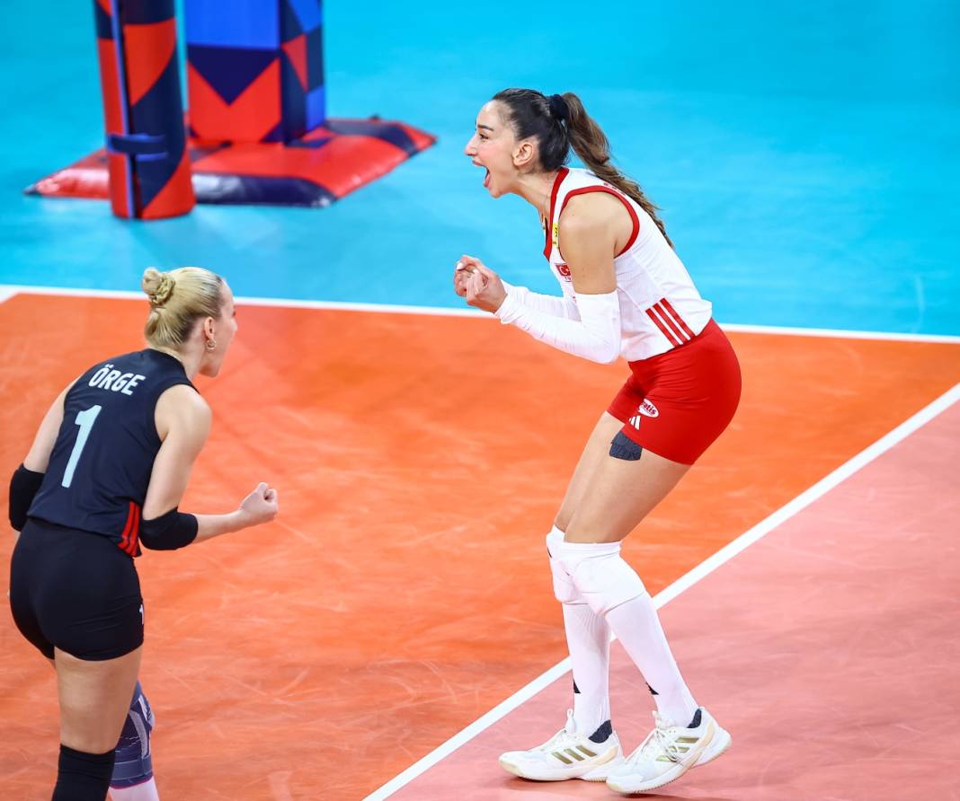 A Milli Kadın Voleybol Milli Takımı'ndan muhteşem galibiyet kareleri... 8