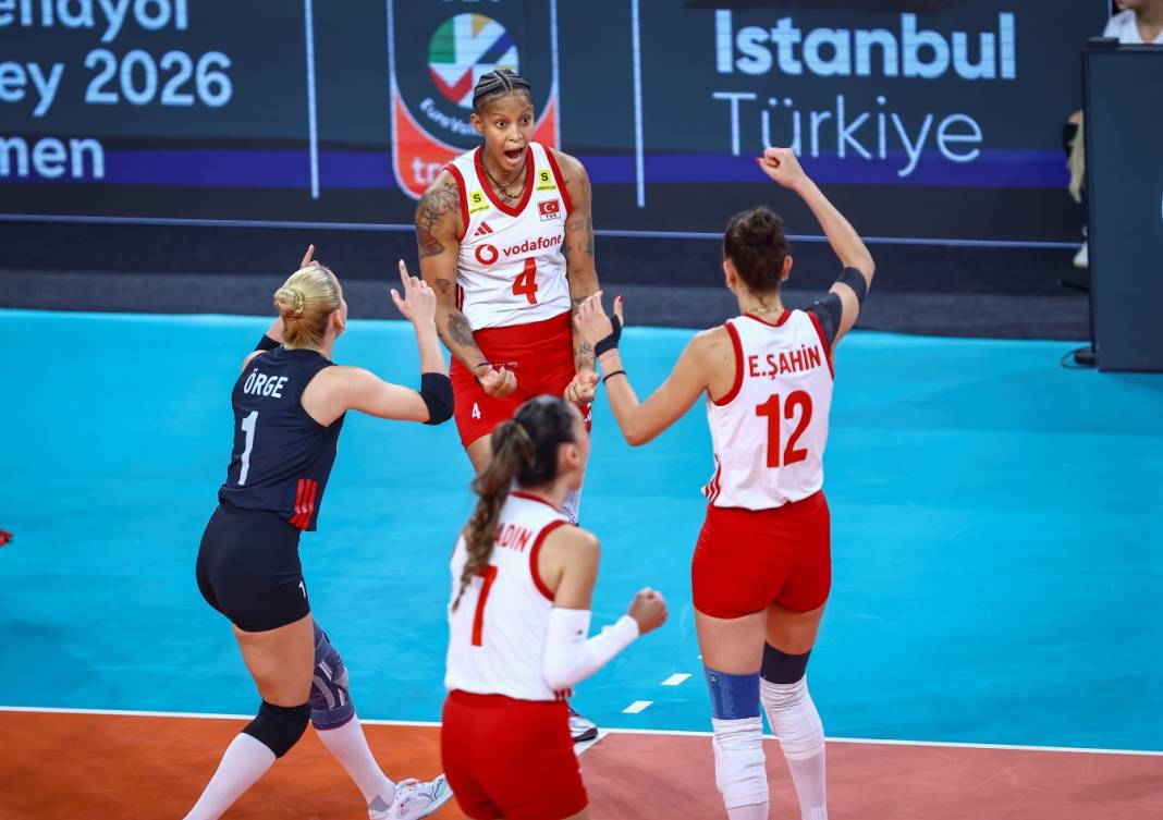 A Milli Kadın Voleybol Milli Takımı'ndan muhteşem galibiyet kareleri... 7