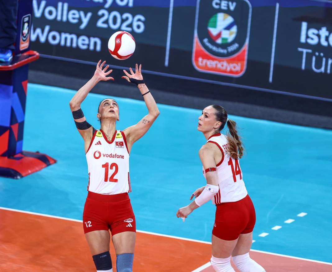 A Milli Kadın Voleybol Milli Takımı'ndan muhteşem galibiyet kareleri... 5