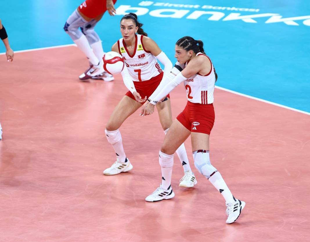 A Milli Kadın Voleybol Milli Takımı'ndan muhteşem galibiyet kareleri... 6