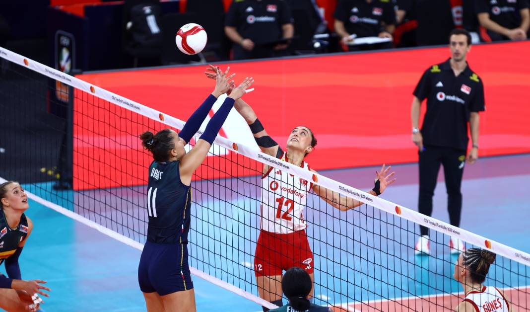 A Milli Kadın Voleybol Milli Takımı'ndan muhteşem galibiyet kareleri... 3