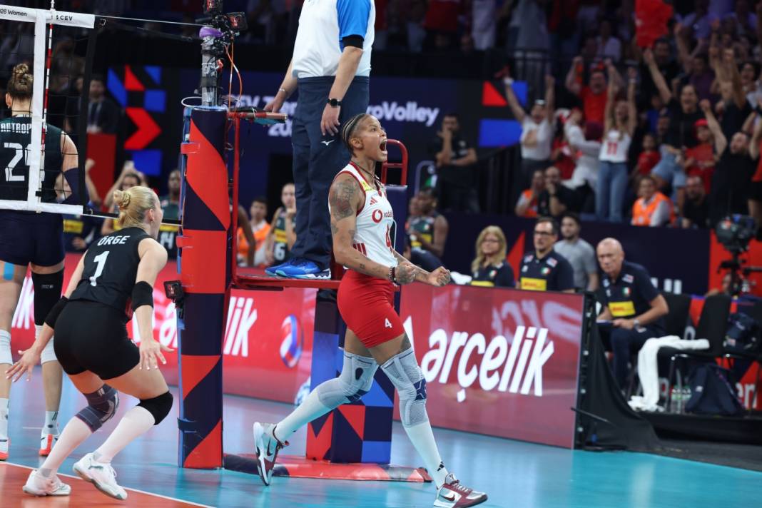 A Milli Kadın Voleybol Milli Takımı'ndan muhteşem galibiyet kareleri... 1
