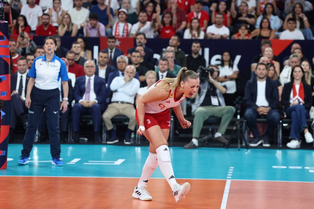 A Milli Kadın Voleybol Milli Takımı'ndan muhteşem galibiyet kareleri... 2