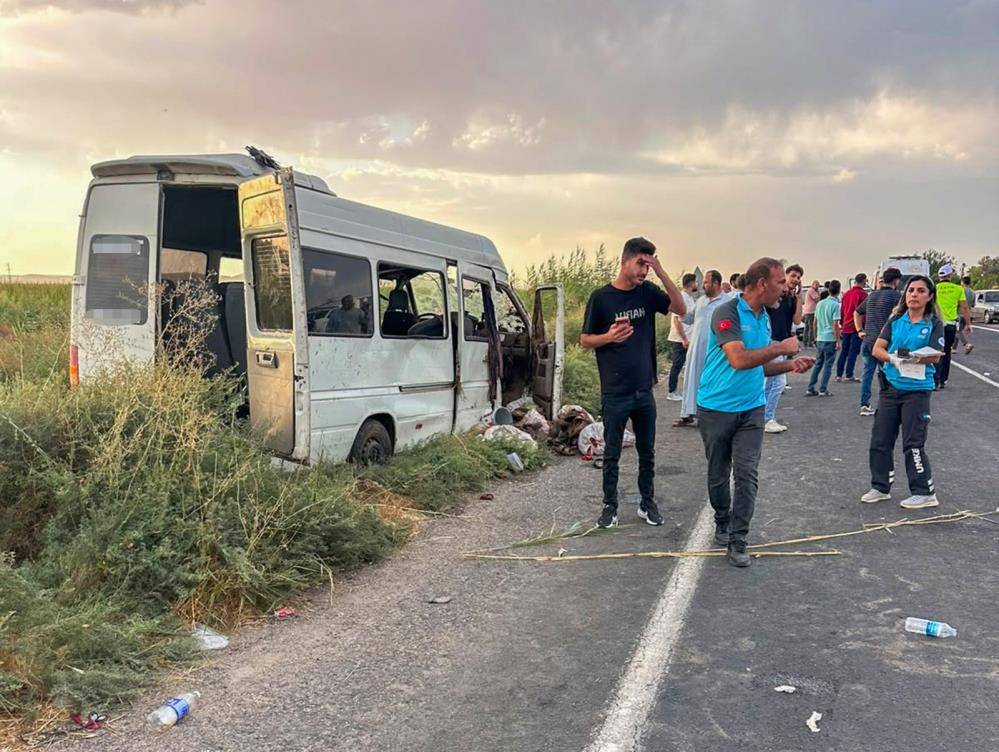 Minibüs bir anda kanala devrildi! 15 tarım işçisi yaralandı 2
