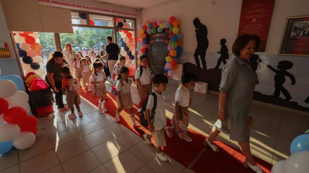 Ara tatil kalkıyor mu? Bakan Tekin canlı yayında açıkladı 2