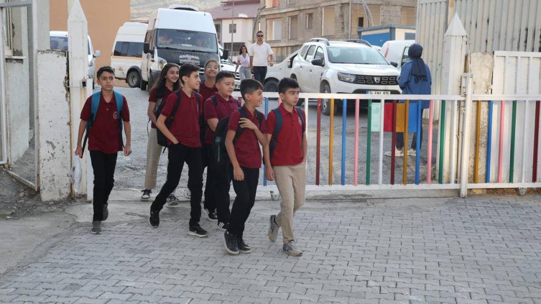 Ara tatil kalkıyor mu? Bakan Tekin canlı yayında açıkladı 7