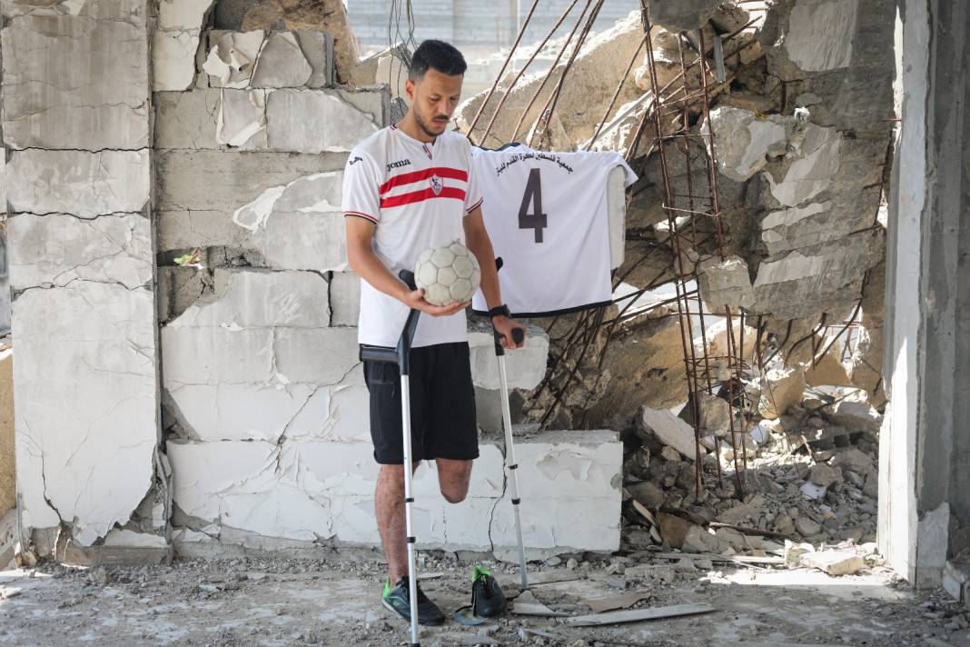 Katil İsrail Filistin ve Gazze'de futbolu da vurdu 8