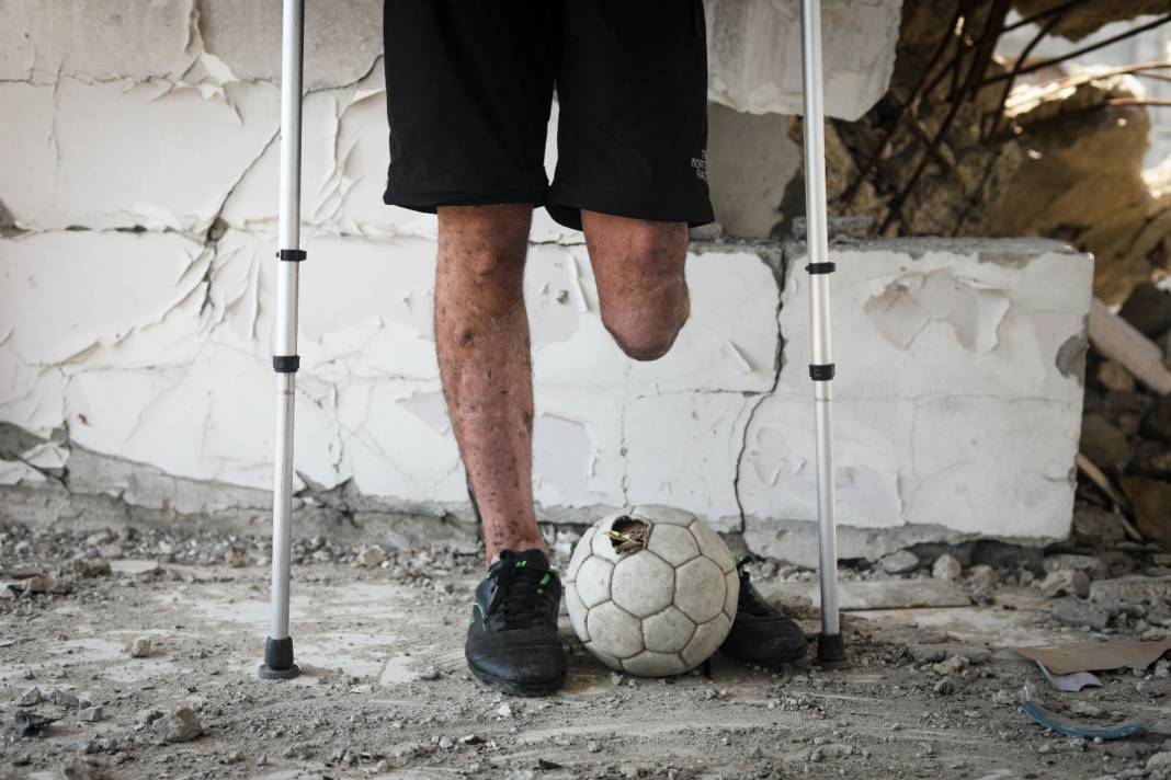 Katil İsrail Filistin ve Gazze'de futbolu da vurdu 10