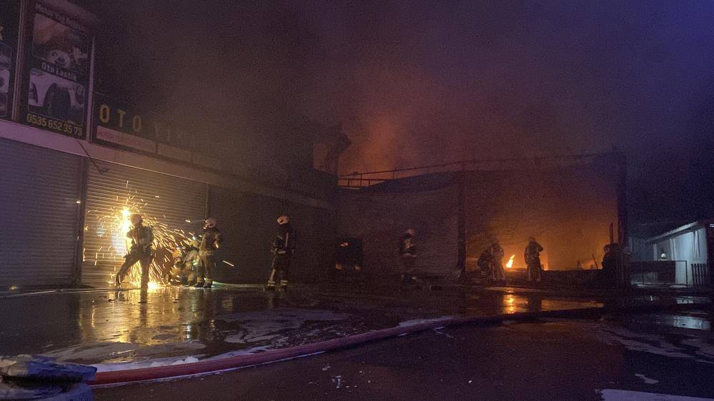 Gece yarısı alevlere teslim oldu! Yangın 6 iş yerine yayıldı 2