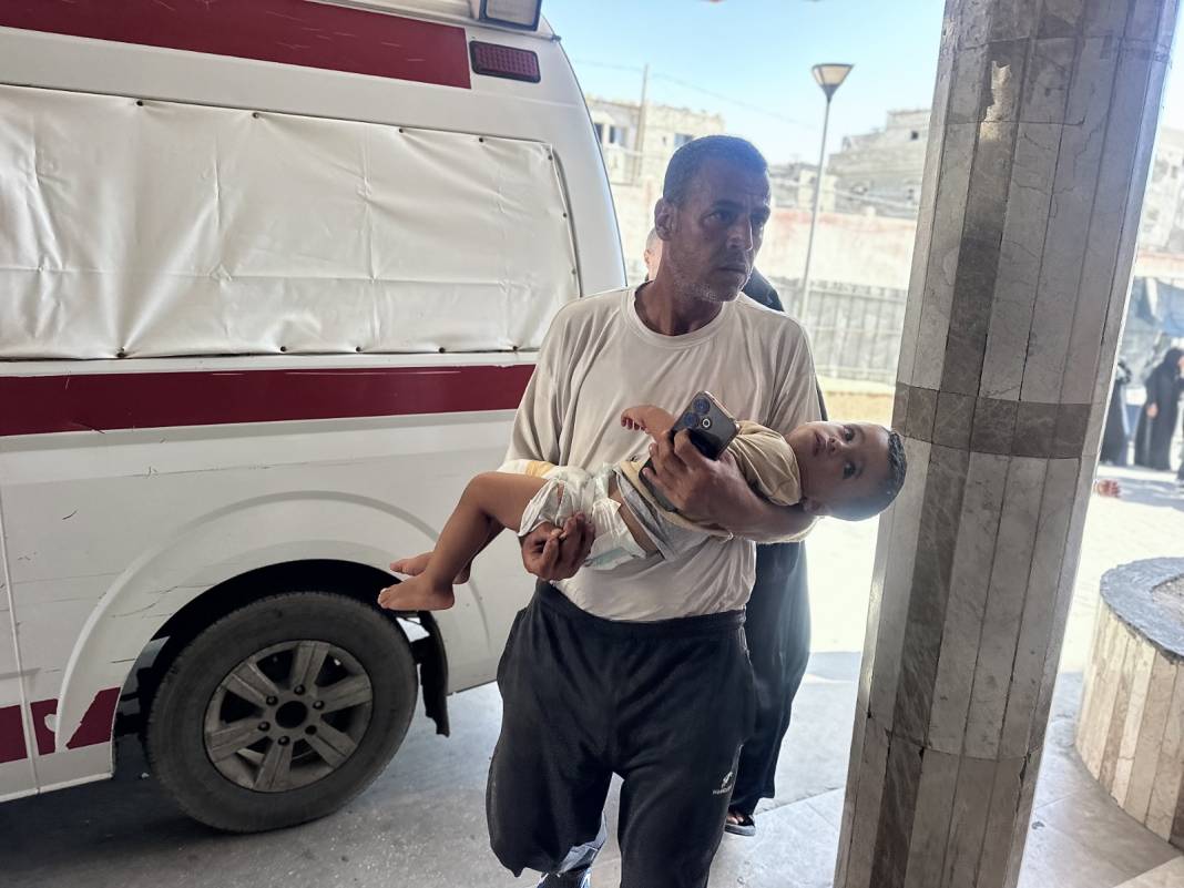 Katil İsrail Gazze'de özellikle çocukları öldürüyor! 11