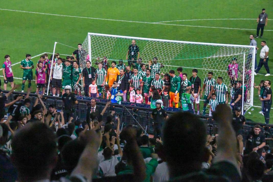 Konyaspor-Trabzonspor maçından çok özel kareler... 12
