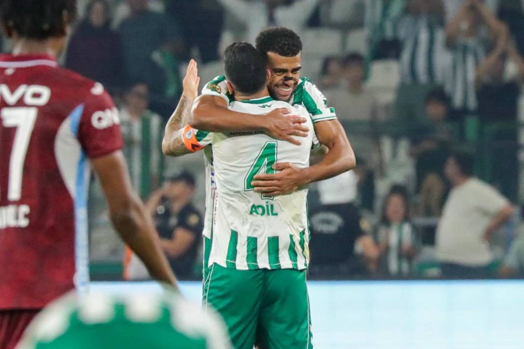 Konyaspor-Trabzonspor maçından çok özel kareler... 13