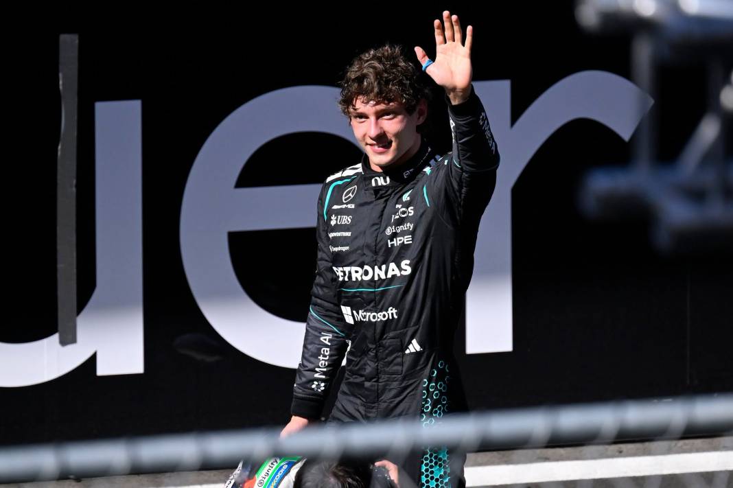 F1'de İspanya'da Kimi Antonelli rüzgar gibi esti! 1