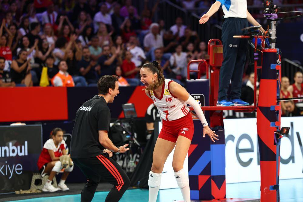Süpersiniz kızlar! A Milli Kadın Voleybol Takımı  Almanya'yı ezdi 1