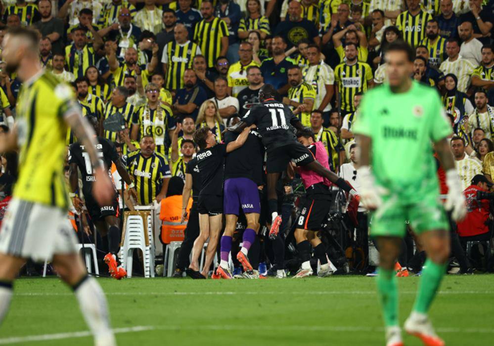 Fenerbahçe Beşiktaş derbisinden çok özel kareler... 8