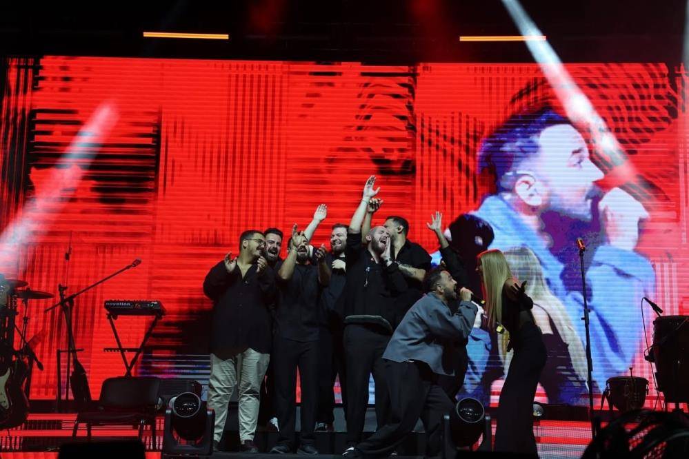 Derya Uluğ sevenlerini coşturdu 2