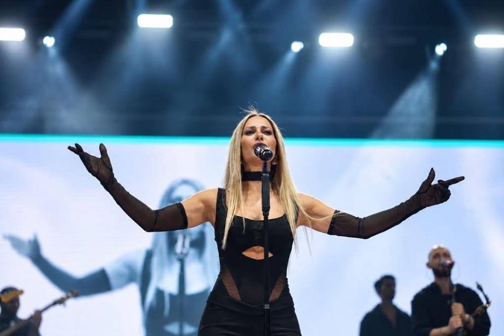 Derya Uluğ sevenlerini coşturdu 5
