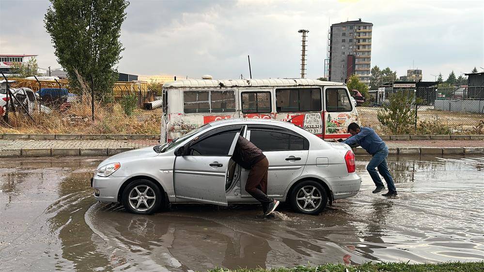 Uşak'a deniz geldi vatandaşlar çile içinde yüzdü! 2