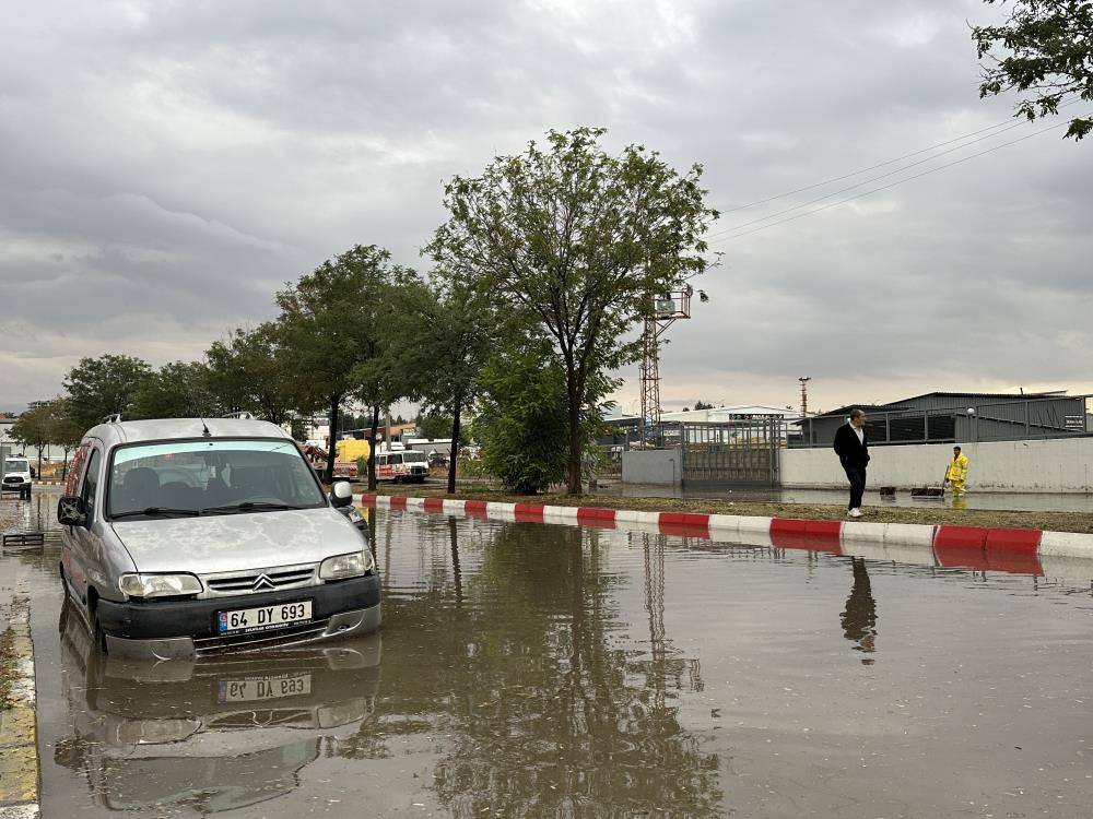 Uşak'a deniz geldi vatandaşlar çile içinde yüzdü! 3