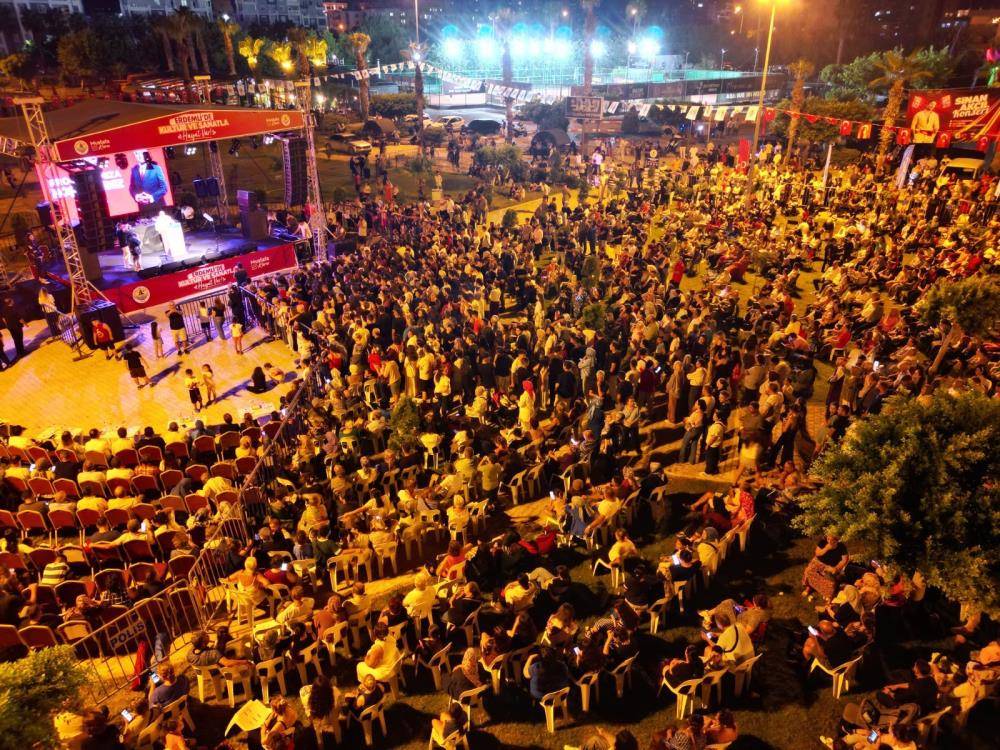 Sinan Akçıl Mersin Erdemli'de sahne aldı 1