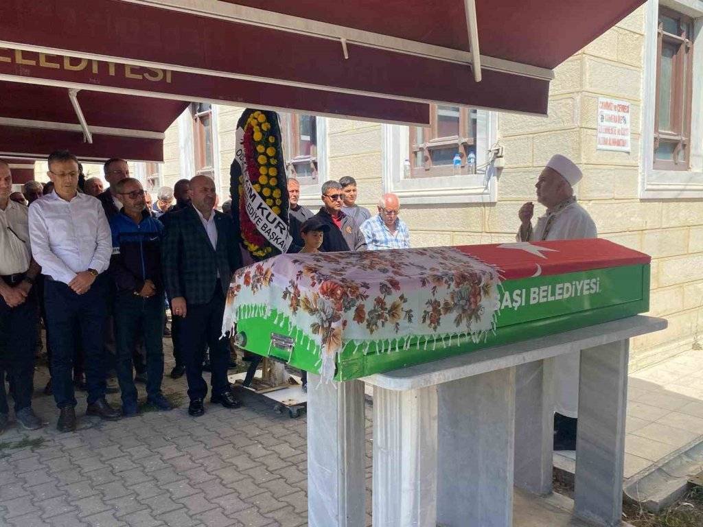 Gemiden acı haber gelmişti! Elmas Demir gözyaşlarıyla toprağa verildi 2