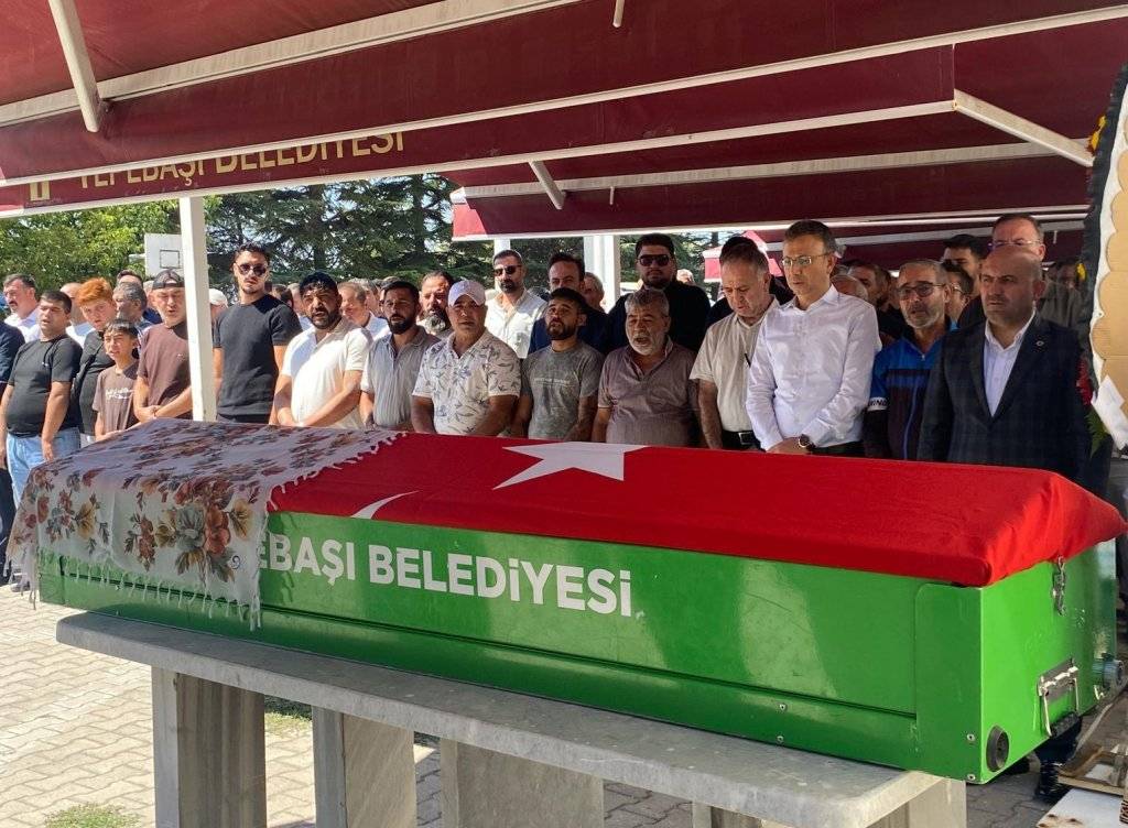 Gemiden acı haber gelmişti! Elmas Demir gözyaşlarıyla toprağa verildi 3