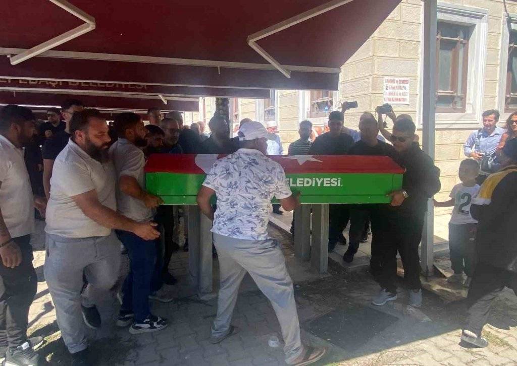 Gemiden acı haber gelmişti! Elmas Demir gözyaşlarıyla toprağa verildi 5