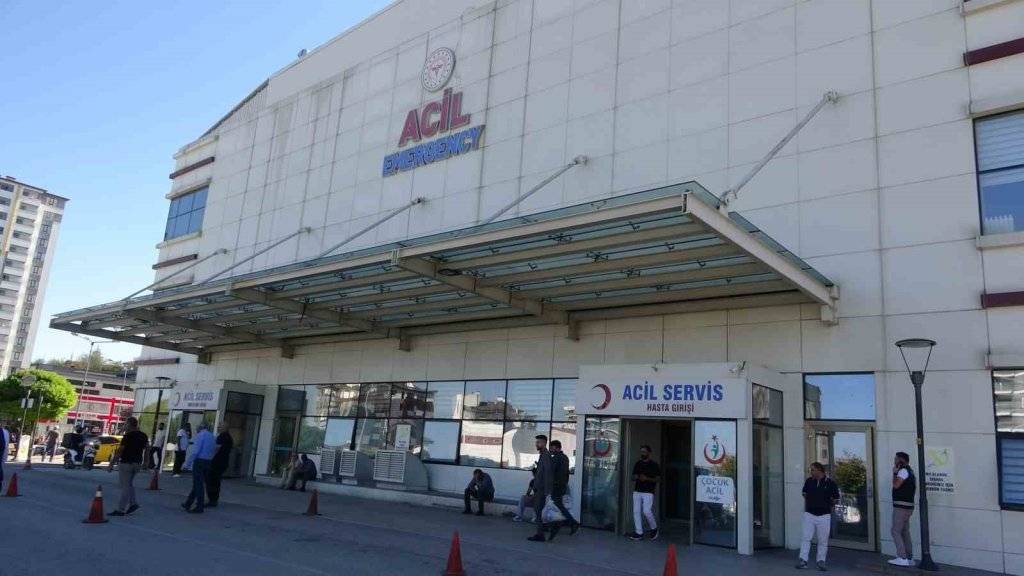Silaj makinesine bacağını kaptıran gencin ayağı koptu 2
