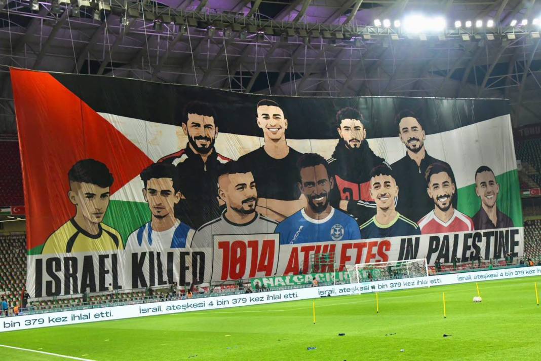 Konya’da tarihi gece: Bu stat daha önce böyle maç görmedi! İşte tarihî geceden en güzel kareler... 17
