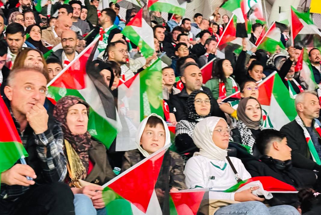 Konya’da tarihi gece: Bu stat daha önce böyle maç görmedi! İşte tarihî geceden en güzel kareler... 7