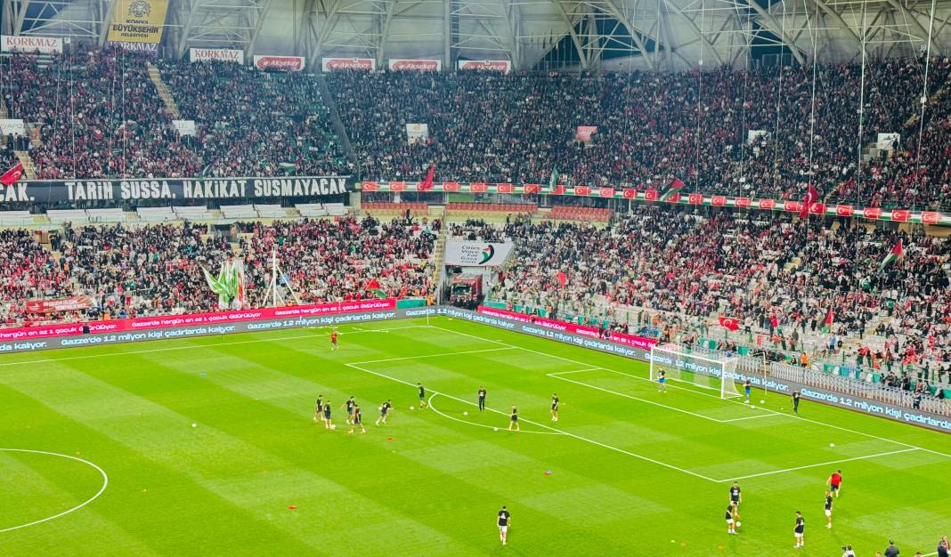 Konya’da tarihi gece: Bu stat daha önce böyle maç görmedi! İşte tarihî geceden en güzel kareler... 4