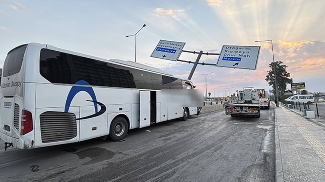 Yolcu otobüsü kaza yaptı! 35 kişi taşıyordu 5