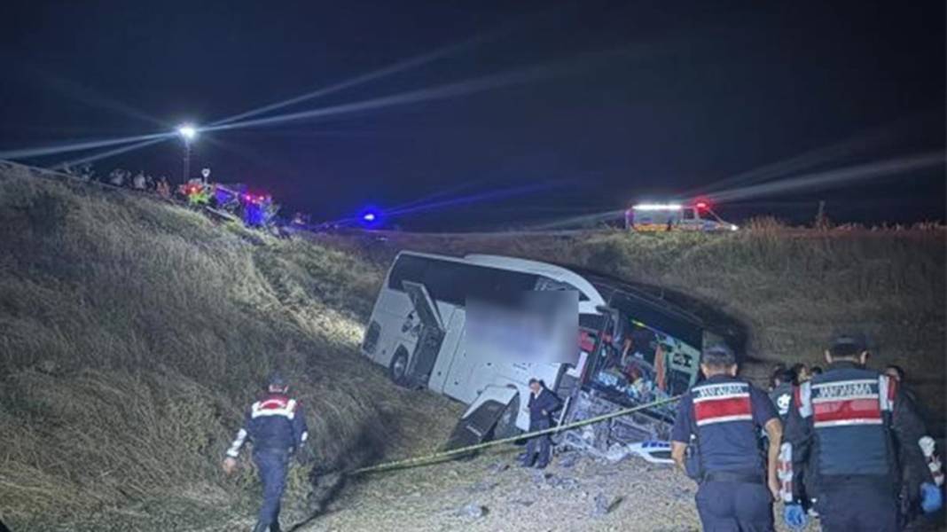 Yolcu otobüsü şarampole uçtu! Bilanço ağır 4
