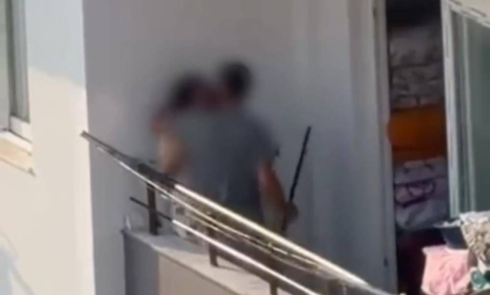 Adana’da dehşet anları! Kadına sopayla saldırdı, o anlar kamerada 2