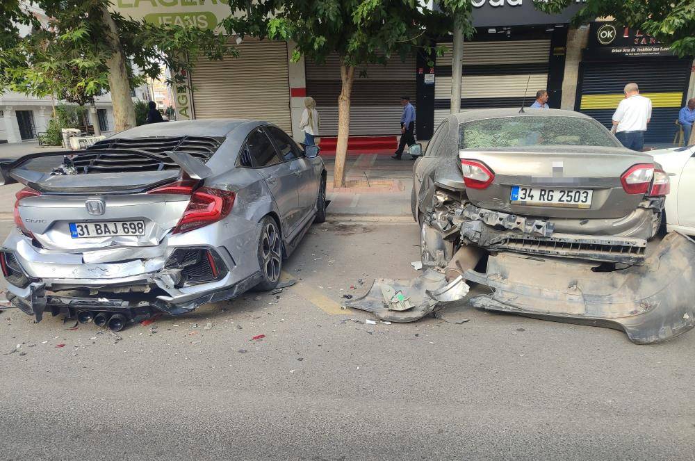 Kazayı yaptı, otomobilini orada bırakıp kaçtı! 3