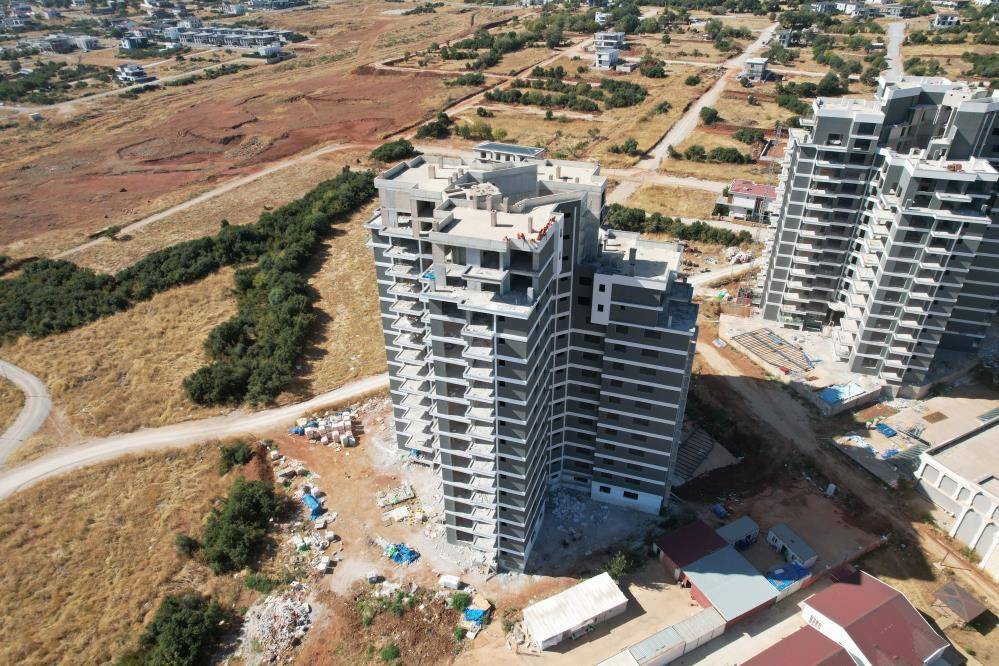 4 aydır maaş alamıyorlardı! İşçiler 15 katlı binanın çatısında eylem yaptı 3