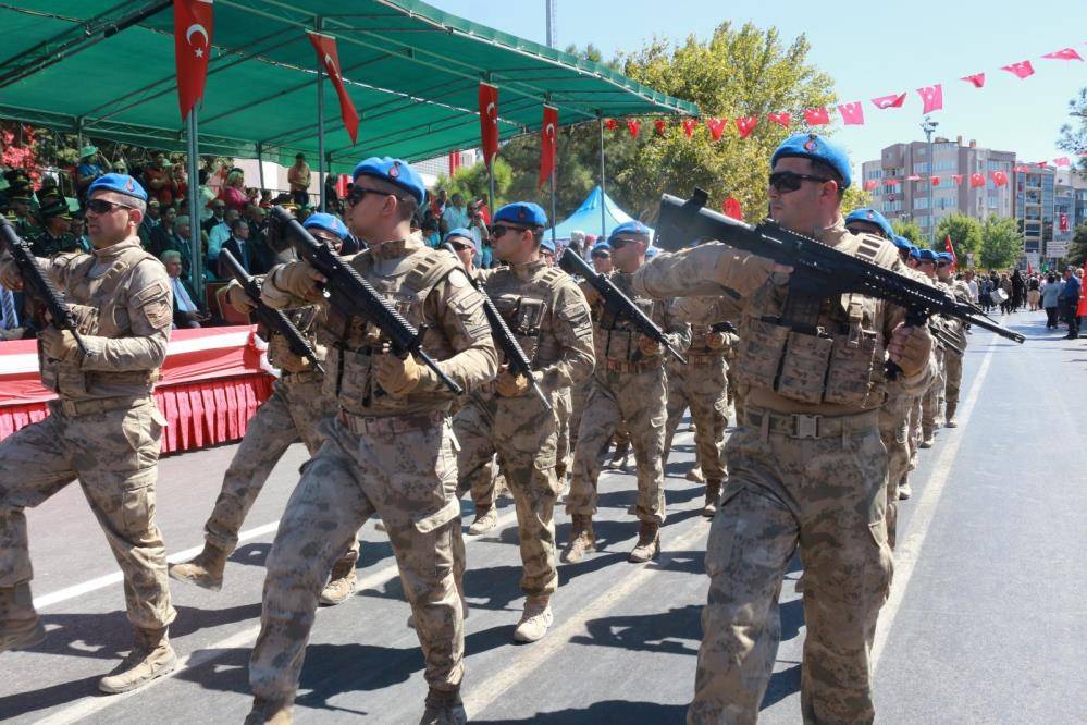 Sokağa çıktılar, herkesi korkuttular! Balıkesir’de renkli görüntüler 5