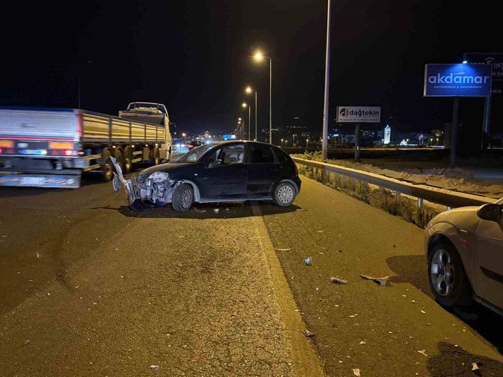 Kayseri’de korkutan kaza! İki otomobil çarpıştı 4