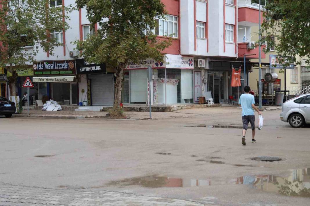 O yolda yine kaza oldu! Motosiklet sürücüsü ağır yaralandı 3